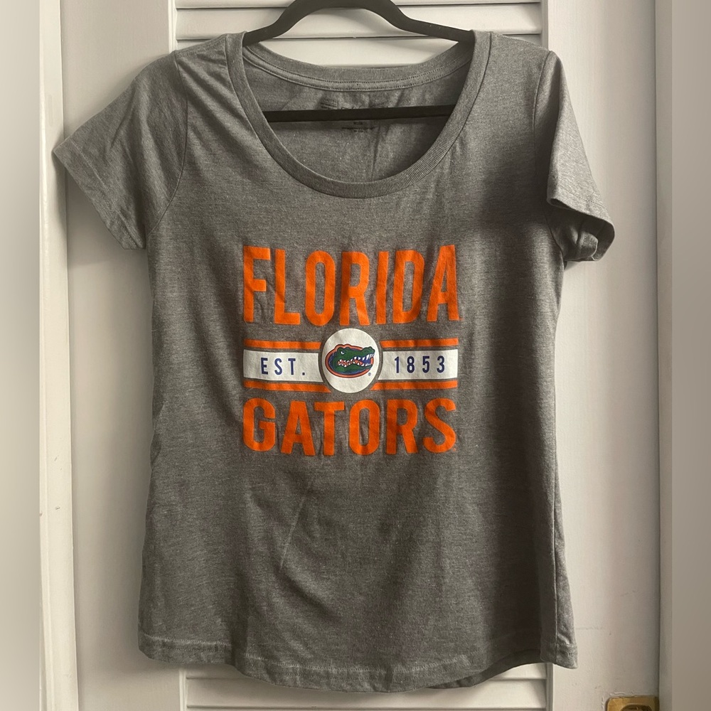The Victory UF University of Florida Gators Scooped Neck BabyTee Size M Like New